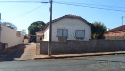 Centro - Imóvel com amplo terreno