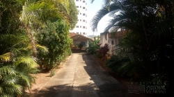 Centro - Terreno com Dois Imóveis Rústicos