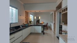 Excelente Casa com Piscina na Região Central ao Santo Antonio